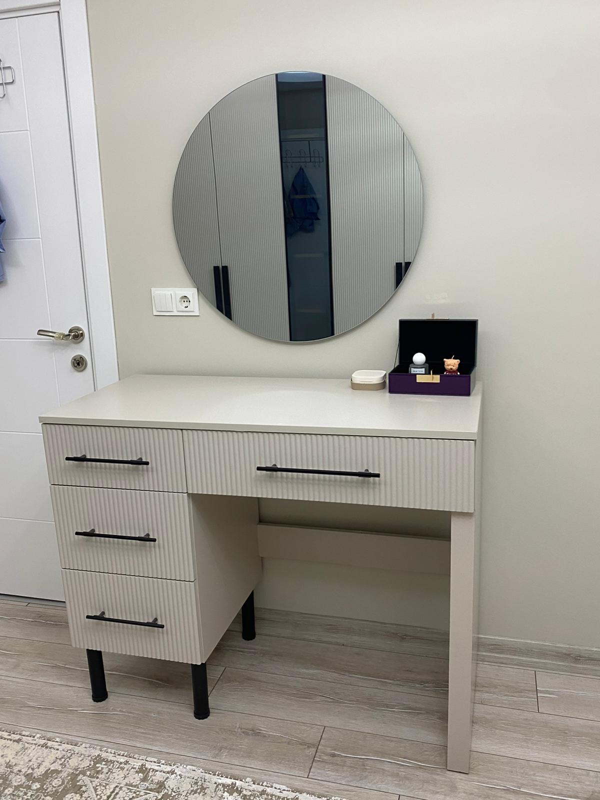 Makyaj Masası ve Aynalı Dolap Modeli